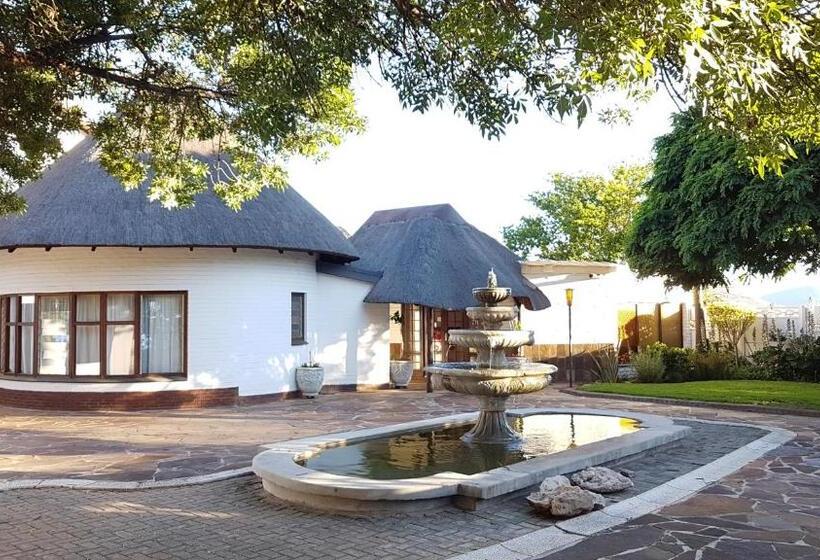 חדר משפחתי דלוקס, The Hut