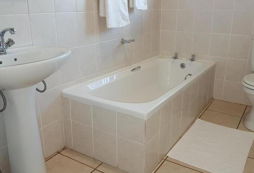 חדר דלוקס, The Hut