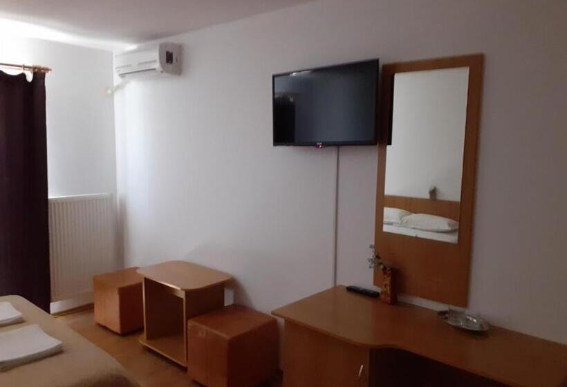 디럭스 트리플 룸, Pensiunea Cionca Str 1 Decembrie 1918 Nr 466