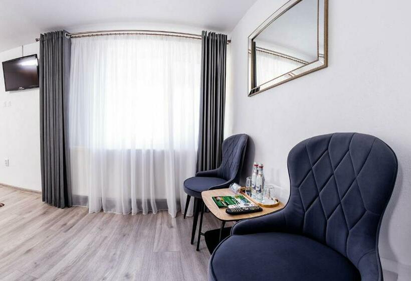 Семейный Номер, Pensiunea Valea Măgurii