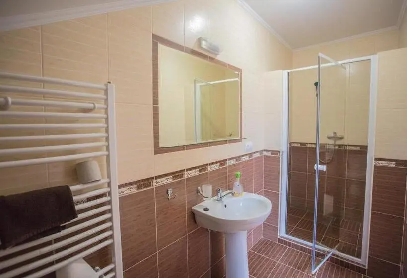 اتاق سوپریور سه تخته, Praktik Hotel & Restaurant