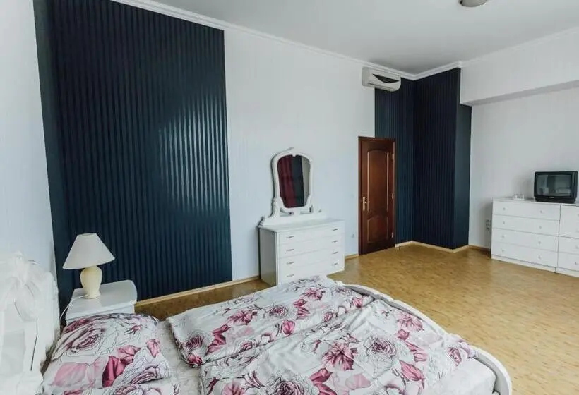 سوئیت 2 خوابه, Praktik Hotel & Restaurant