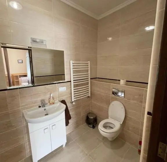 اتاق لوکس چهار تخته, Praktik Hotel & Restaurant
