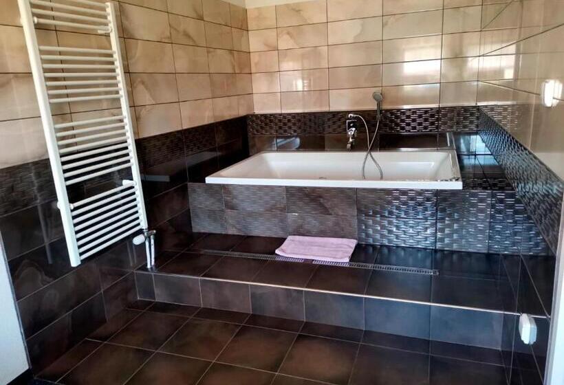 자쿠지 스위트, Styria Hotel Chvalovice