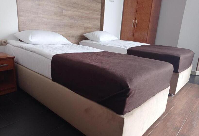 חדר משפחתי, Volyn Hotel Ludmir