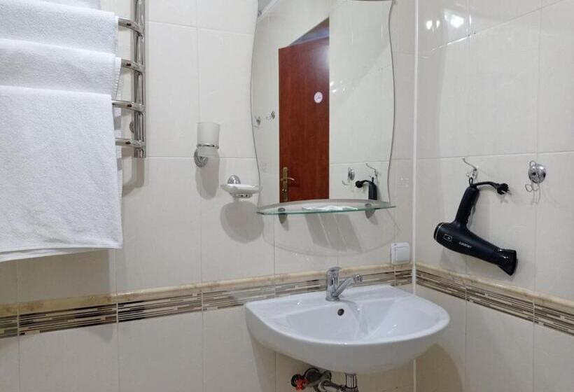 חדר משפחתי, Volyn Hotel Ludmir
