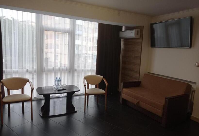 חדר משפחתי, Volyn Hotel Ludmir