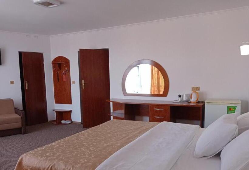 חדר משפחתי, Volyn Hotel Ludmir
