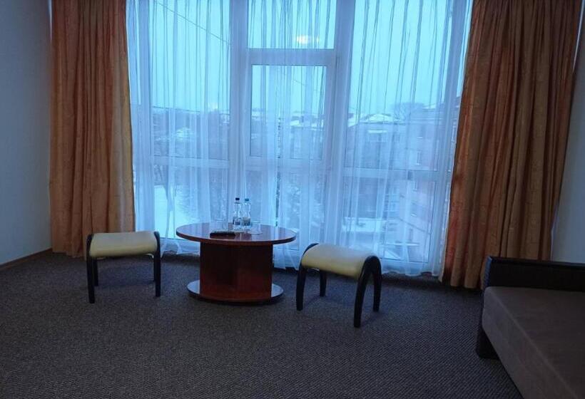 חדר משפחתי, Volyn Hotel Ludmir