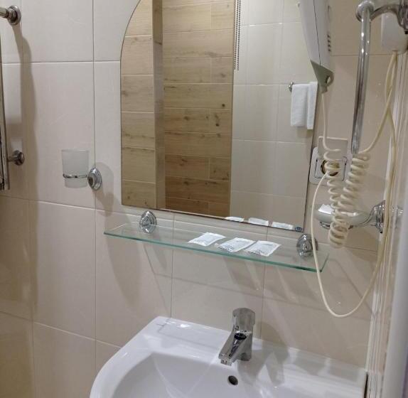 חדר משפחתי, Volyn Hotel Ludmir