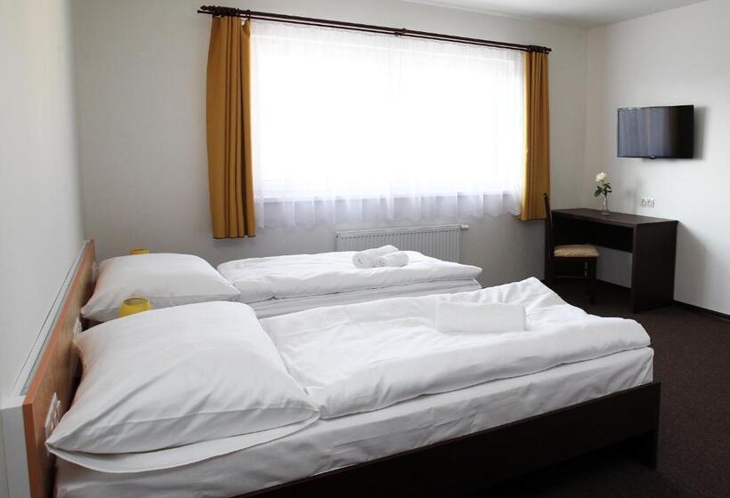 Standard Szoba, Na Farmě Choťovice