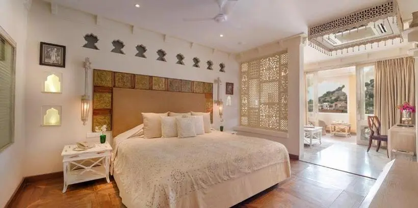 デラックスルーム, The Rawla Narlai   A Luxury Heritage Stay In Leopard Country