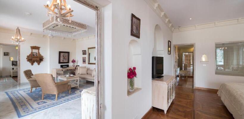 جناح مطلّ علي حمام السباحة, The Rawla Narlai   A Luxury Heritage Stay In Leopard Country