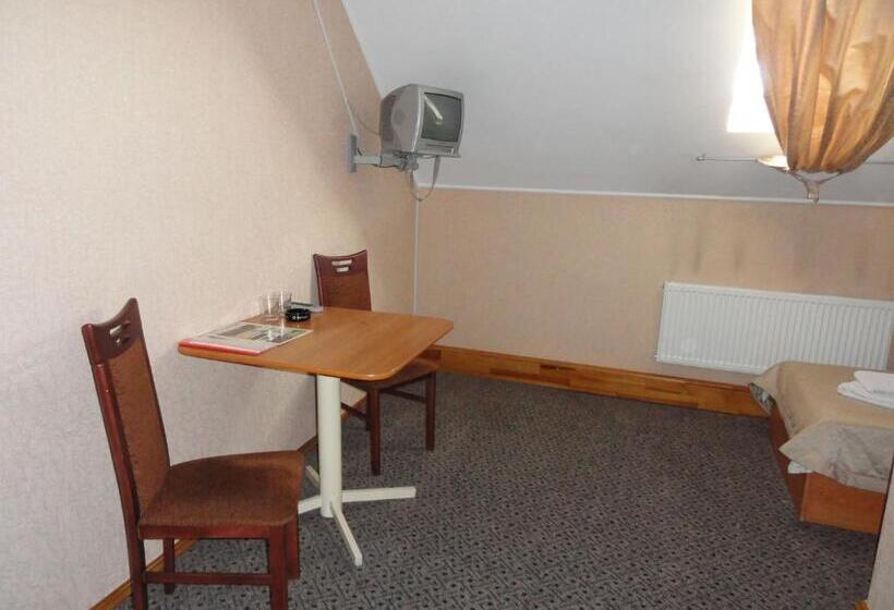 スタンダードトリプルルーム, Viktoria