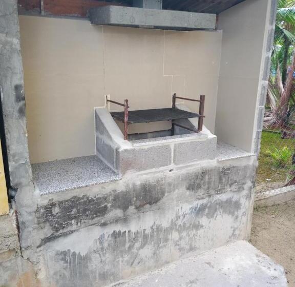 침실 1개 아파트, Kevin Kondos