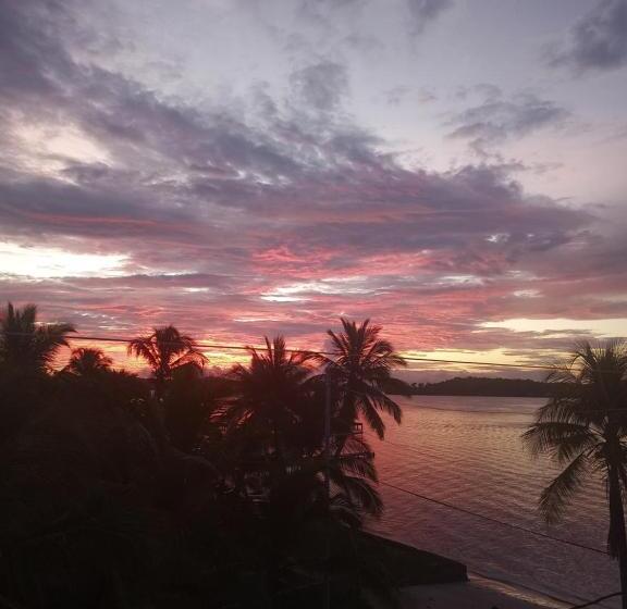 침실 1개 아파트, Kevin Kondos