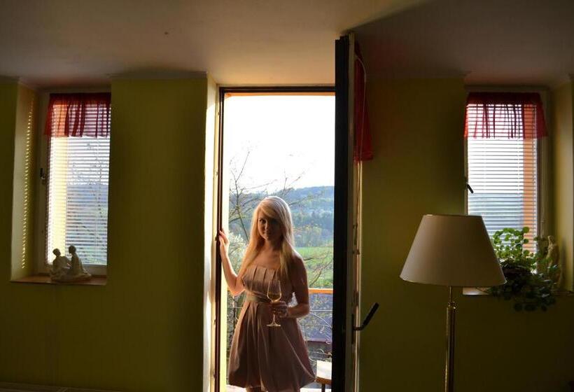 جناح جونيور مزوَّد بشرفة, U Zlate Brany Cesky Raj