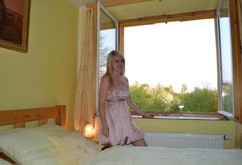 جناح مطلّ علي الحديقة, U Zlate Brany Cesky Raj