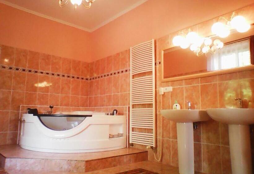 جناح رئاسى, U Zlate Brany Cesky Raj