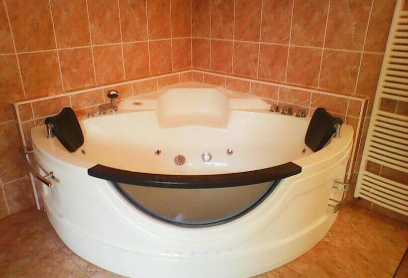 جناح رئاسى, U Zlate Brany Cesky Raj