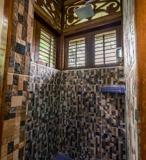 스탠다드 룸 킹사이즈 침대, The Hummingbird