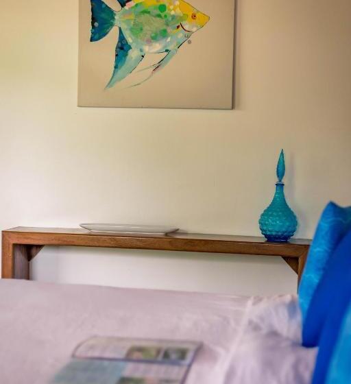 스탠다드 룸 킹사이즈 침대, The Hummingbird