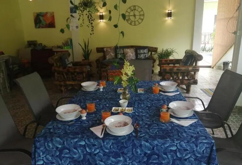 デラックスルーム, Bed & Breakfast To Co