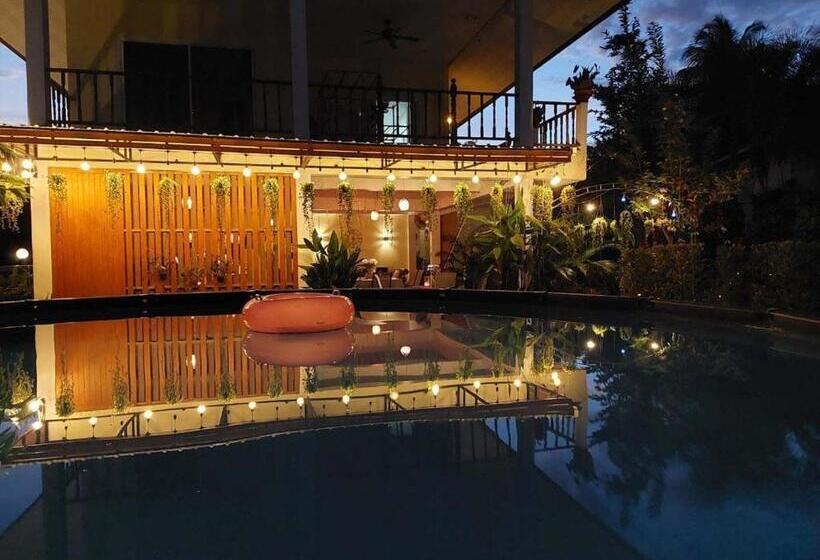 Семейный Номер Deluxe, Bed & Breakfast To Co