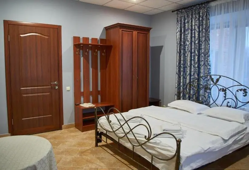 デラックストリプルルーム, Ermitazh Hotel Complex