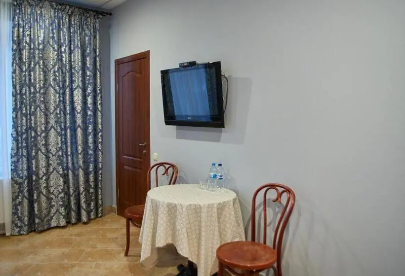デラックストリプルルーム, Ermitazh Hotel Complex