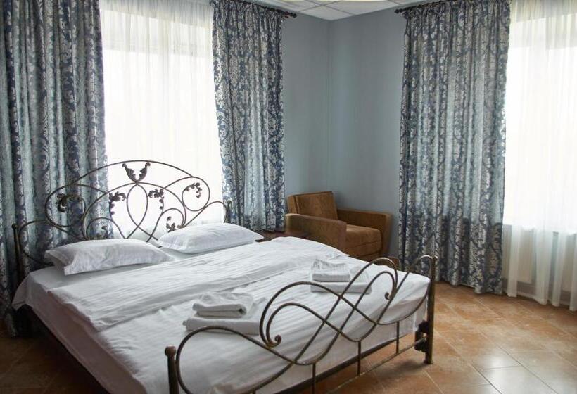 豪华三人间, Ermitazh Hotel Complex