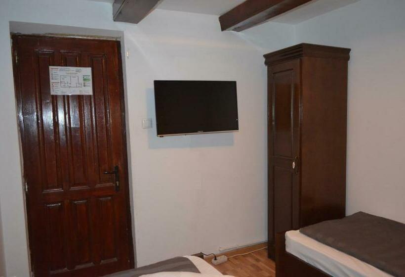 带共用浴室的标准房间, Complex Parc Pini Moinesti