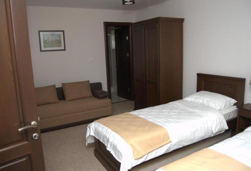 带阳台的三人标准间, Complex Parc Pini Moinesti