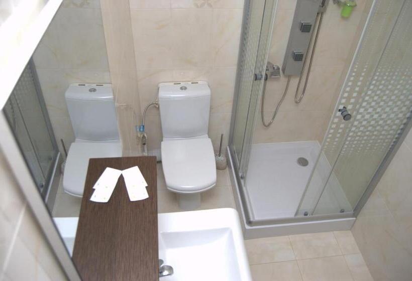 带阳台的三人标准间, Complex Parc Pini Moinesti