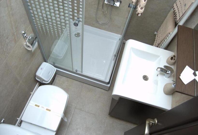 带阳台的三人标准间, Complex Parc Pini Moinesti