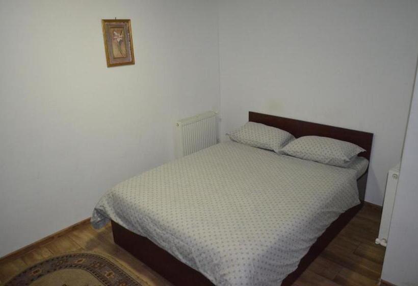 标准三人间, Complex Parc Pini Moinesti