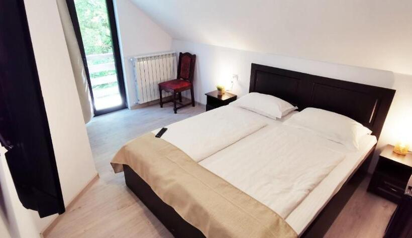 豪华房间, Complex Parc Pini Moinesti