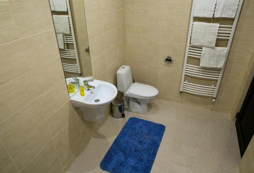 מיטת קינג בסוויטה, Illara Spa