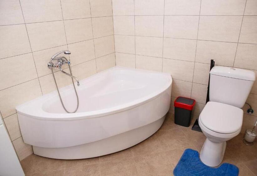 غرفة قياسية ثلاثية, Illara Spa