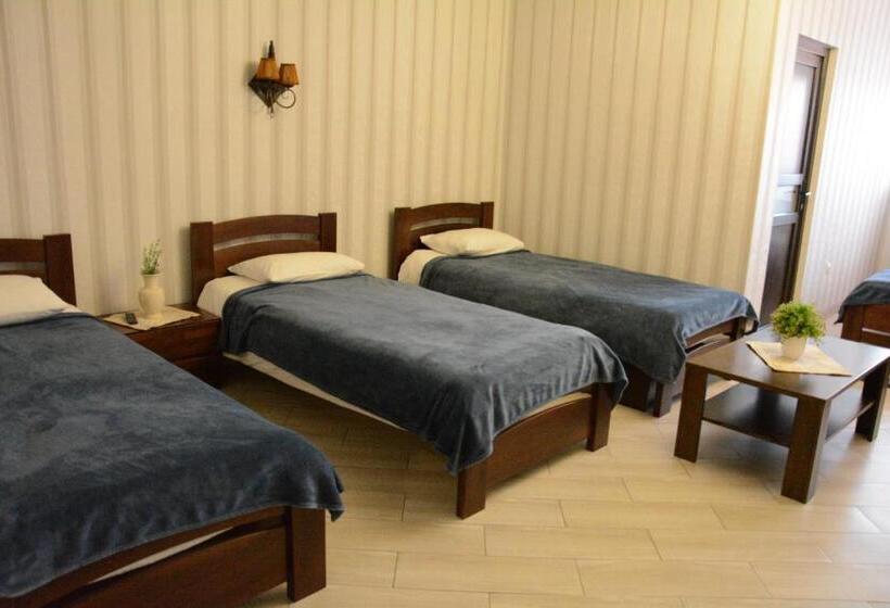 غرفة قياسية ثلاثية, Illara Spa