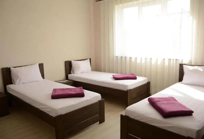 Comfort Kolmen Hengen Huone, Illara Spa