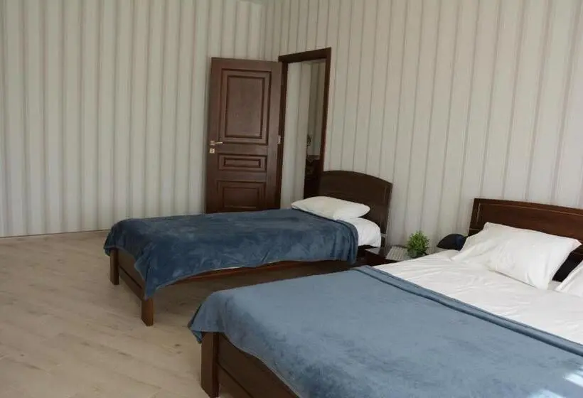 Comfort Kolmen Hengen Huone, Illara Spa