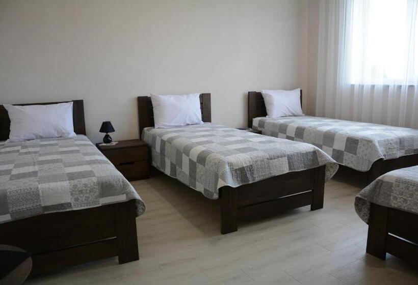 غرفة قياسية رباعية, Illara Spa