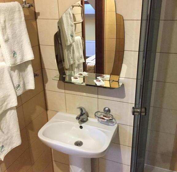 이코노미 룸, Podilskii Dvir