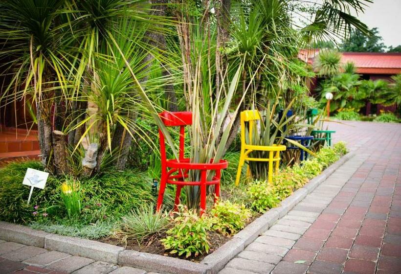 חדר משפחתי, The Lodge Bethal