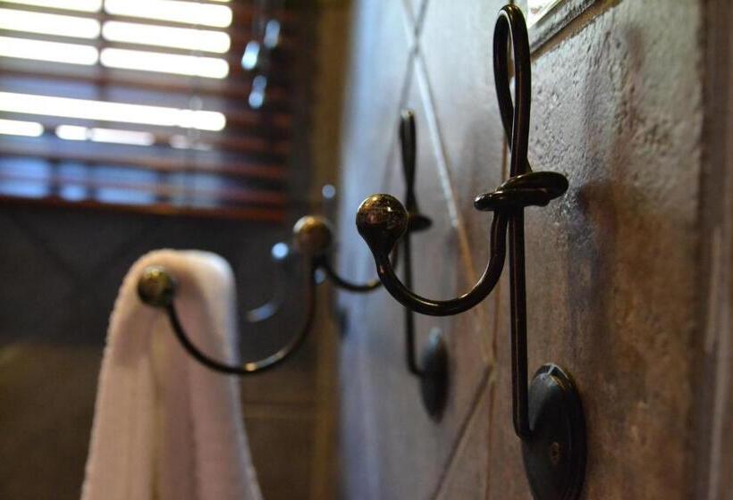 חדר משפחתי, The Lodge Bethal