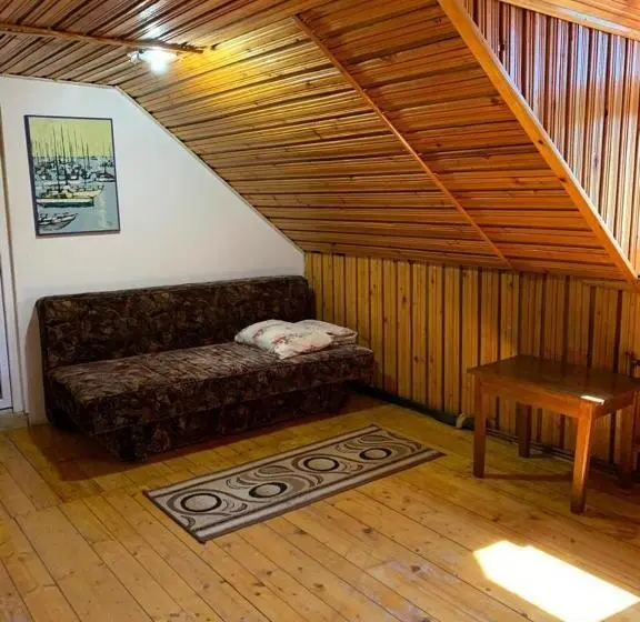 سوئیت با بالکن, Casa Lorena