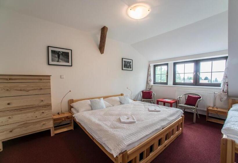 디럭스 트리플 룸, Pernštejnův Statek