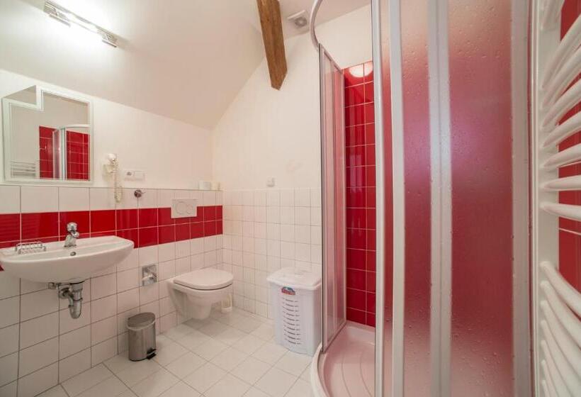 디럭스 트리플 룸, Pernštejnův Statek