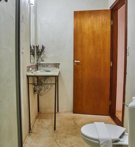 جناح سرير كينج, Tiô Isolda Artes & Hospedaria